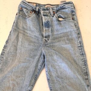 Rib cage Levi’s light blue size 28